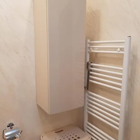Simone' S Central Brand New Cozy Apartment - Free Parking