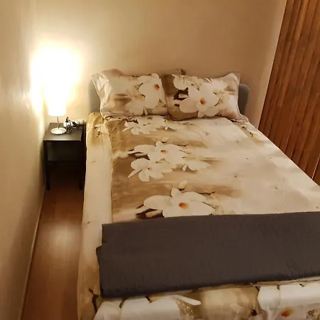 Апартаменти Simone' S Central Brand New Cozy Apartment - Free Parking *