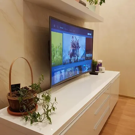 Апартаменти Simone' S Central Brand New Cozy Apartment - Free Parking Брашов